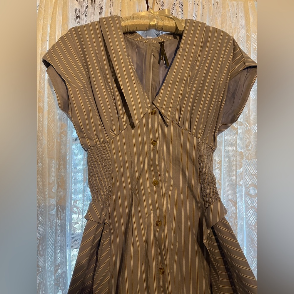 By Anthropologie Short-Sleeve V-Neck Pleated Midi Dress - Picture 6 of 11